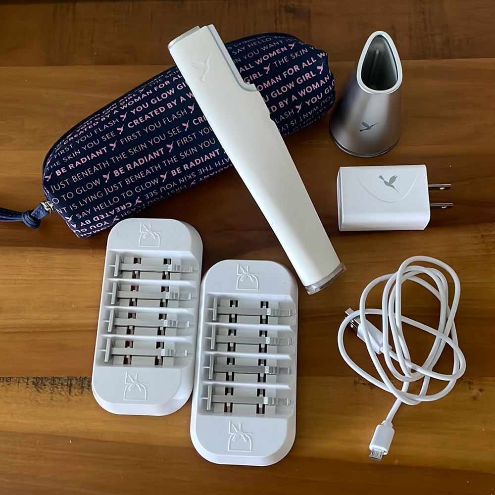 ✨LIKE NEW✨ - DERMAFLASH LUX $100